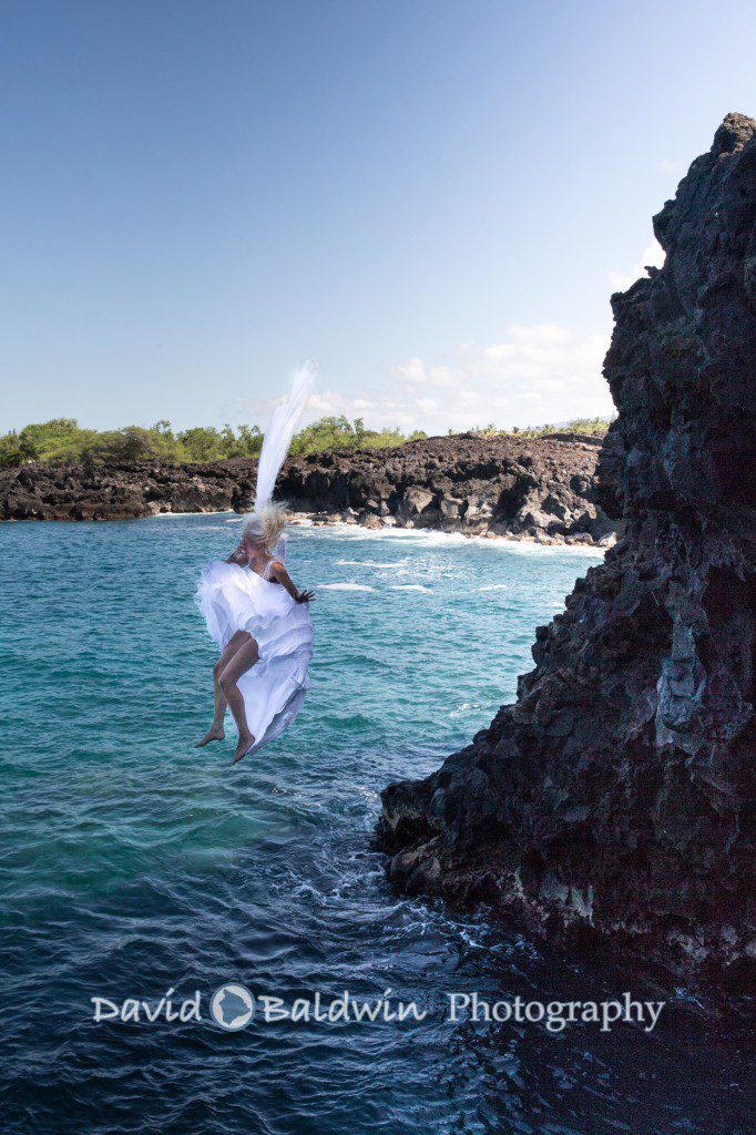 bride jumping into the ocean in kona hawaii