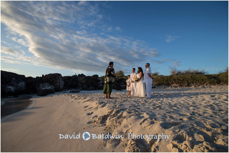 kua bay hawaii wedding photos-11.jpg